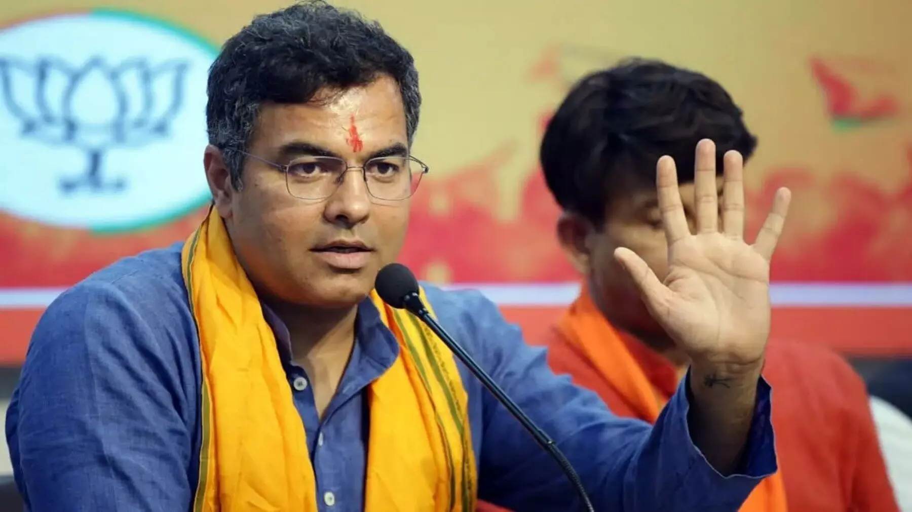 Parvesh Verma Biography Hindi: अरविंद केजरीवाल को हराने वाले नेता प्रवेश वर्मा की जीवनी, राजनीतिक सफर और विवाद