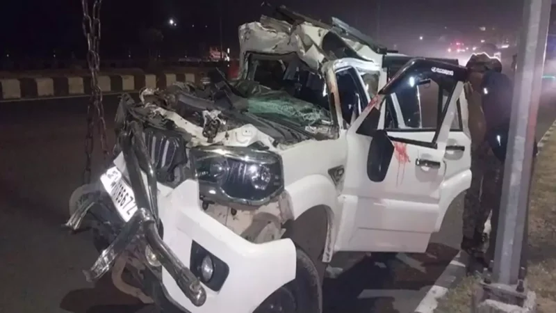 Jharkhand Road Accident: नहीं थम रहा तेज रफ्तार का कहर, खड़े ट्रक से जा भिड़ी स्कॉर्पियो, 4 की मौत