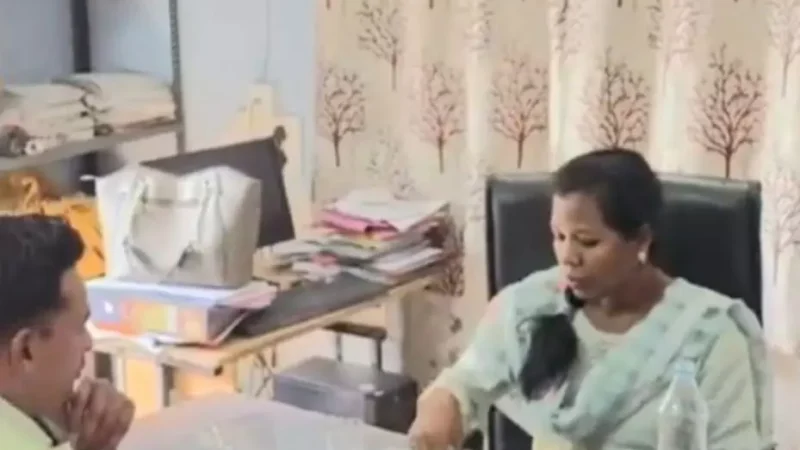 CG ACB Red: महिला इंस्पेक्टर रिश्वत लेते गिरफ्तार, एसीबी की कार्रवाई…