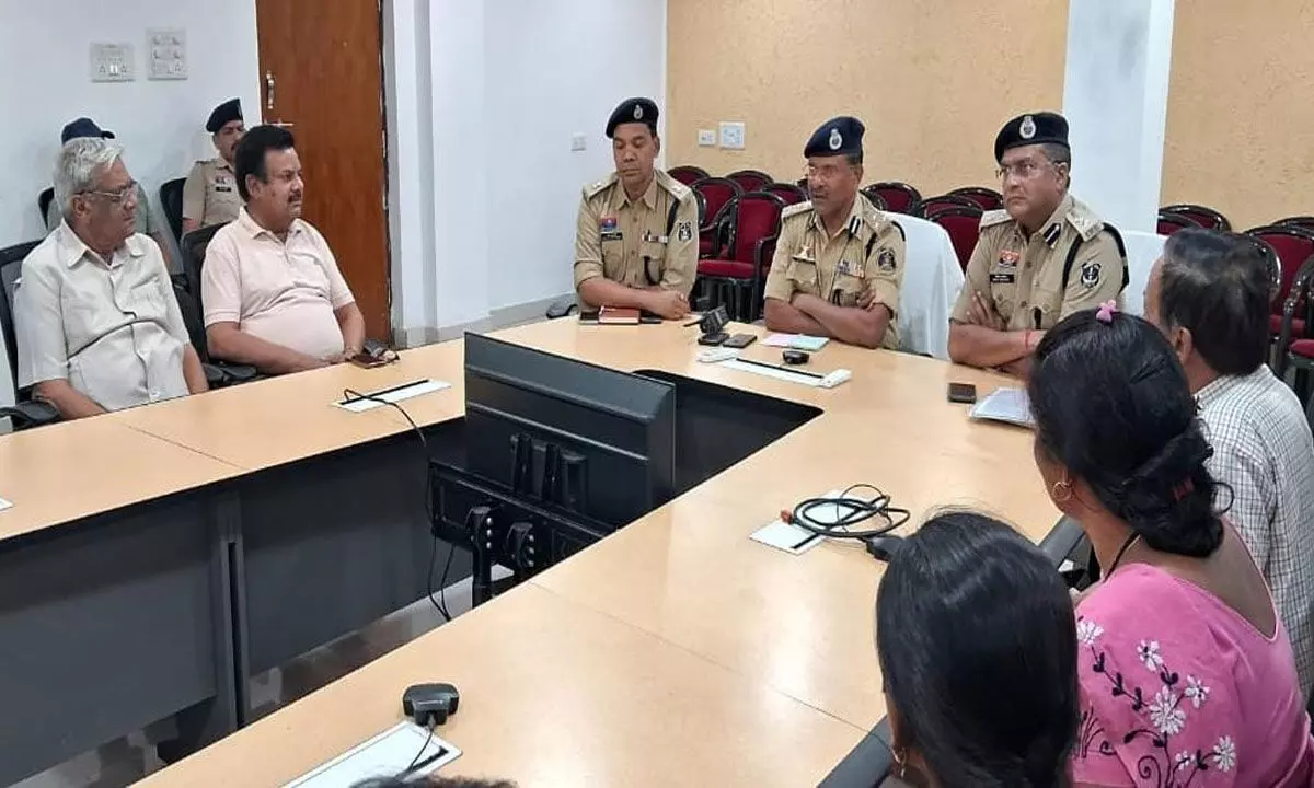 Chhattisgarh News: बोर्ड परीक्षा के दौरान होगी कड़ी सुरक्षा, दो जिलों के एसएसपी ने 1 मार्च को शांति एवं सुरक्षा व्यवस्था पर की विशेष चर्चा…