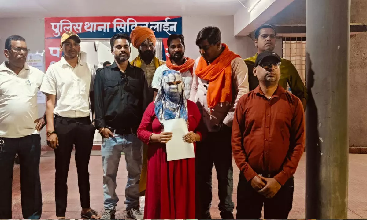 Chhattisgarh News: धर्मांतरण का बड़ा मामला, पत्नी ने पति पर लगाया आरोप, धर्म परिवर्तन से इंकार करने पर पति ने बेल्ट से पीटा, बच्चों को भी…