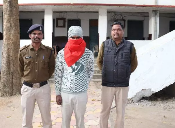 Ambikapur News: पत्नी को बेरहमी से मार डाला, फिर पहचान छुपाने उसके शव को पेट्रोल डालकर जलाया…