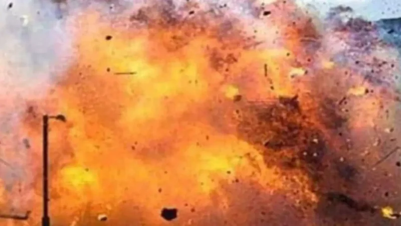 Narayanpur Naxal News: आईईडी ब्लास्ट में दो मजदूर घायल, एक की मौत, दूसरे का उपचार जारी…