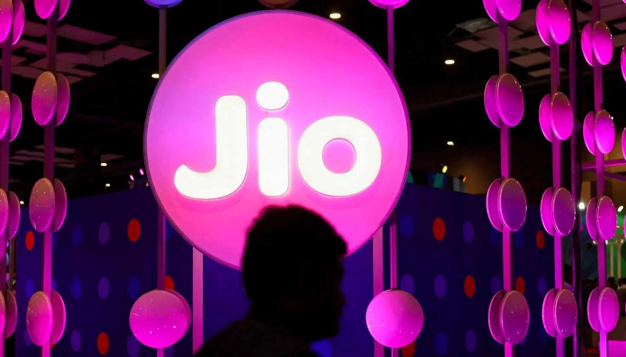 Jio Broadband Internet Service: जियो यूजर्स के लिए खुशखबरी: दूर-दराज के इलाकों में मिलेगा इंटरनेट जबरदस्त सर्विस, स्पेसएक्स से मिलाया हाथ…
