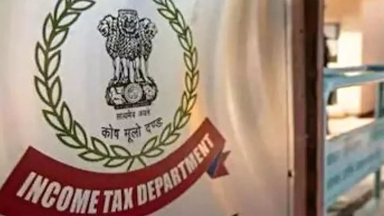 MP Satna IT Raid: पांच बड़े कारोबारियों के ठिकानों पर IT की रेड, 50 गाड़ियों में बाराती बन कर पहुंची IT की टीम