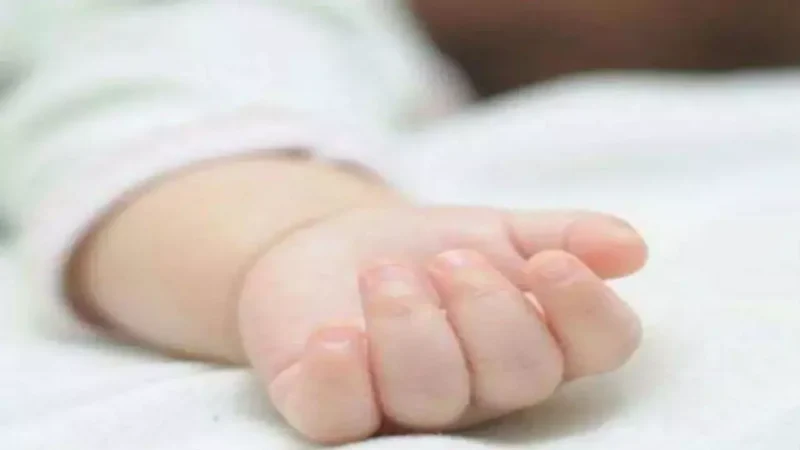 Rajasthan Alwar baby girl death: पुलिस रेड के दौरान एक महीने की बच्ची की मौत, दो पुलिसकर्मियों पर मामला दर्ज