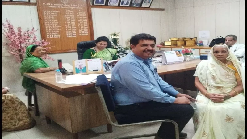 Chhattisgarh News: मुख्यमंत्री की माताजी ने सरकारी अस्पताल में कराया स्वास्थ्य परीक्षण, आमजन की तरह कराई जांच….