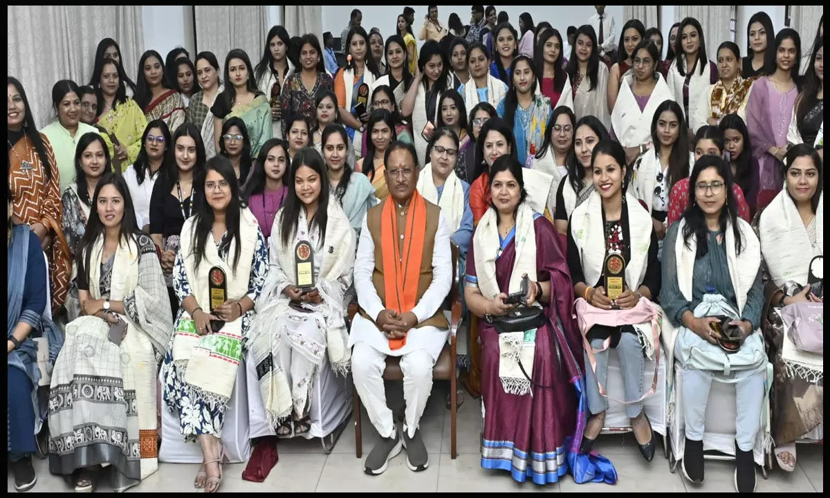 रायपुर की इन महिला महिला पत्रकारों को CM विष्णुदेव ने किया सम्मानित, महिलाओं के सशक्तिकरण पर दिया बल