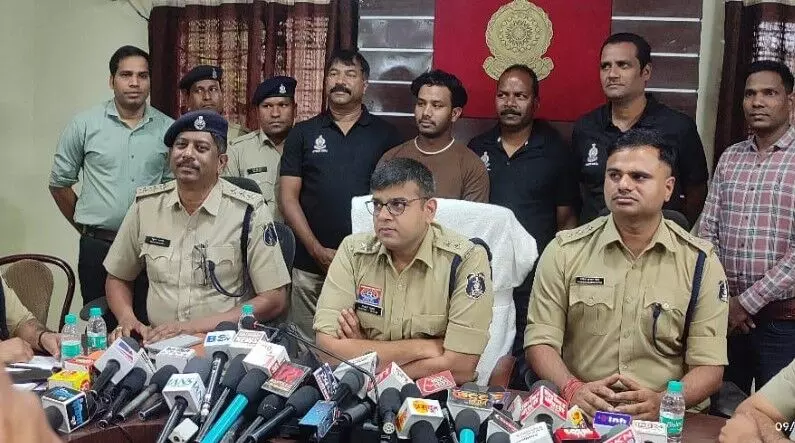 Korba Crime News: फ़िल्म 'कल्कि' की तर्ज पर म*र्डर, बेटे की जगह पिता को उतारा मौत के घाट, दीवार पर लिखा-पांच लोगों को मारूंगा…