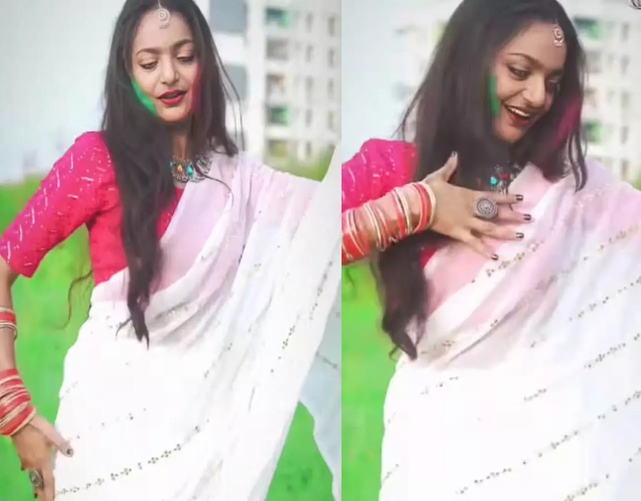 Viral Girl Monalisa: OMG! महाकुंभ की "Viral Girl" ने लचकाई सफेद साड़ी में ऐसी कमर, वायरल VIDEO ने मचाई तबाही…