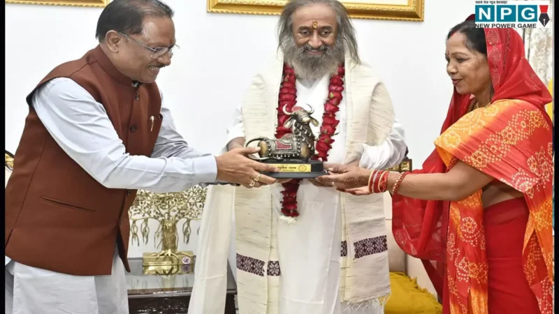 मुख्यमंत्री विष्णुदेव साय ने आध्यात्मिक गुरु श्री श्री रविशंकर से लिया आशीर्वाद