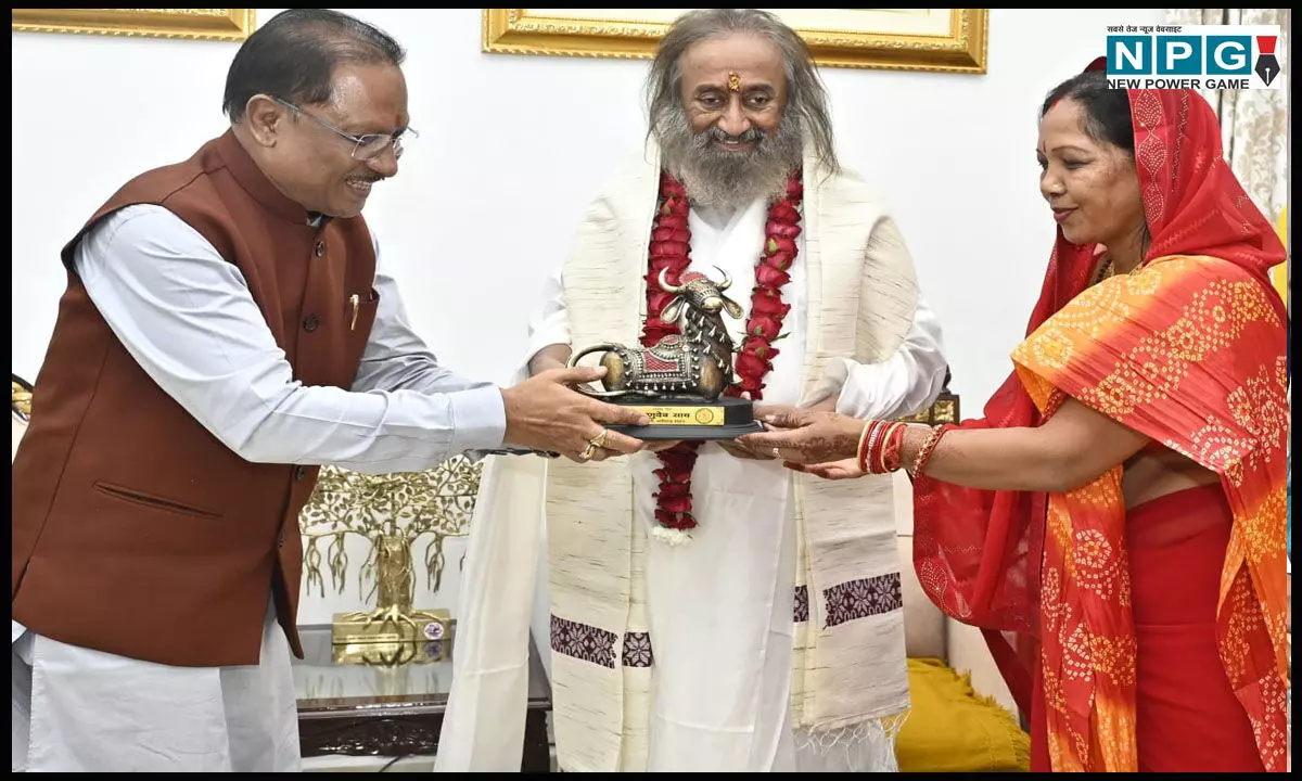 मुख्यमंत्री विष्णुदेव साय ने आध्यात्मिक गुरु श्री श्री रविशंकर से लिया आशीर्वाद