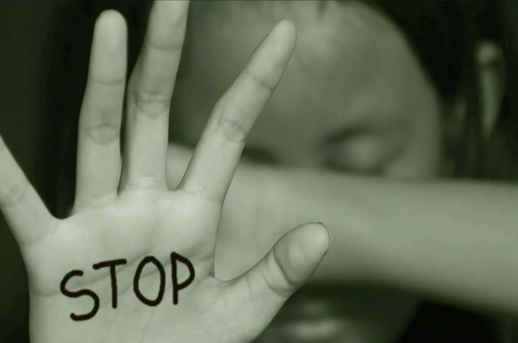 Delhi Crime News Hindi:दिल्ली के होटल में ब्रिटिश महिला के साथ दरिंदगी – सोशल मीडिया पर हुई दोस्ती, पुलिस ने किया बड़ा खुलासा!