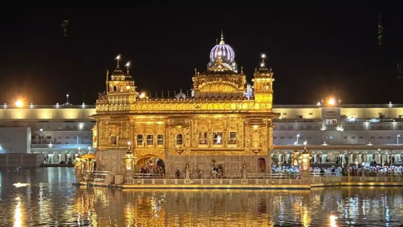 Golden Temple Attack: स्वर्ण मंदिर में हिंसा, अज्ञात व्यक्ति ने 5 श्रद्धालुओं को किया घायल, एक की हालत गंभीर!