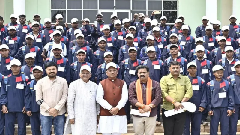 छत्तीसगढ़ विधानसभा परिसर में गूंज उठी बीजापुर के युवाओं की बुलंद आवाज, CM विष्णु देव ने कहा-हम मिलकर छत्तीसगढ़ को नक्सल मुक्त बनाएंगे