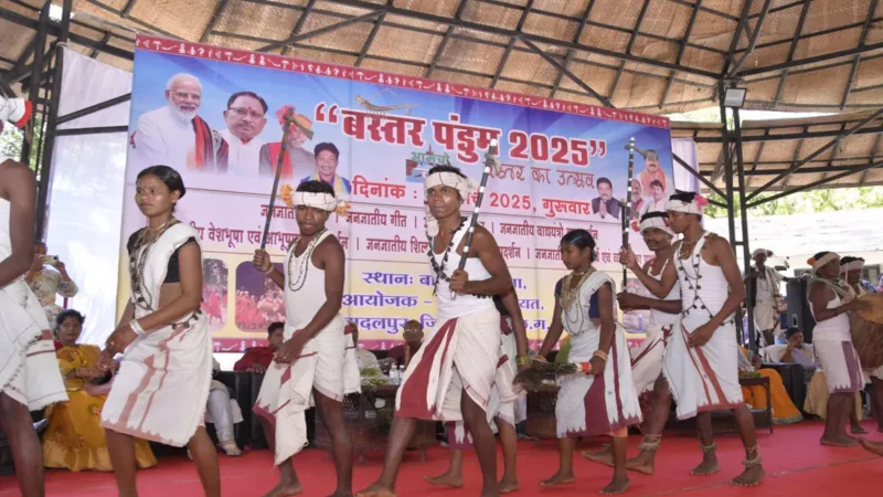 बस्तर जिले के 5 विकासखण्डों में हुआ ब्लॉक स्तरीय बस्तर पंडुम का आयोजन, पारंपरिक नृत्य, लोकगीत, आदिवासी रीति-रिवाजों को मिला समुचित मंच