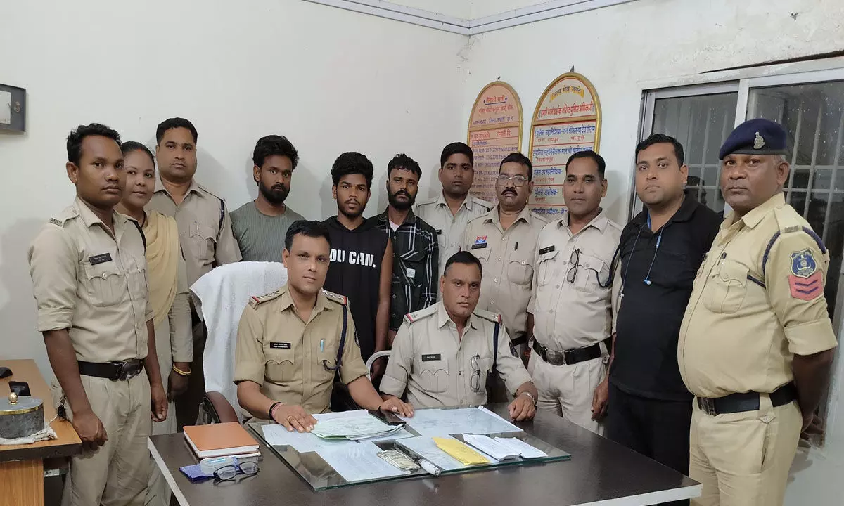 Shakti News: बंदूक और चाकू की नोक पर शिक्षिका के घर डकैती, चार आरोपी गिरफ्तार