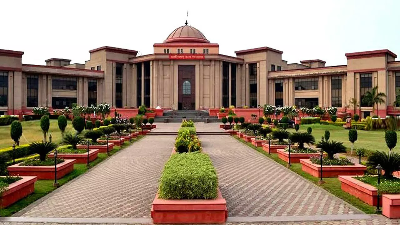 Bilaspur High Court: CBI ने ऐसा क्यों कहा- प्रतियोगी परीक्षाओं से संबंधित प्रश्नपत्रों को लीक करना, मर्डर के अपराध से भी जघन्य है, पढ़िए उद्योगपति श्रवण गोयल की जमानत याचिका पर क्या आया फैसला