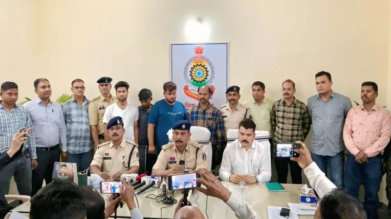 Balod News: तहसीलदार से चाकू की नोक पर लूट, बैंक का पता पूछकर जबरन ऑटो में बिठाए, फिर पर्स लूट लिए, चार गिरफ्तार