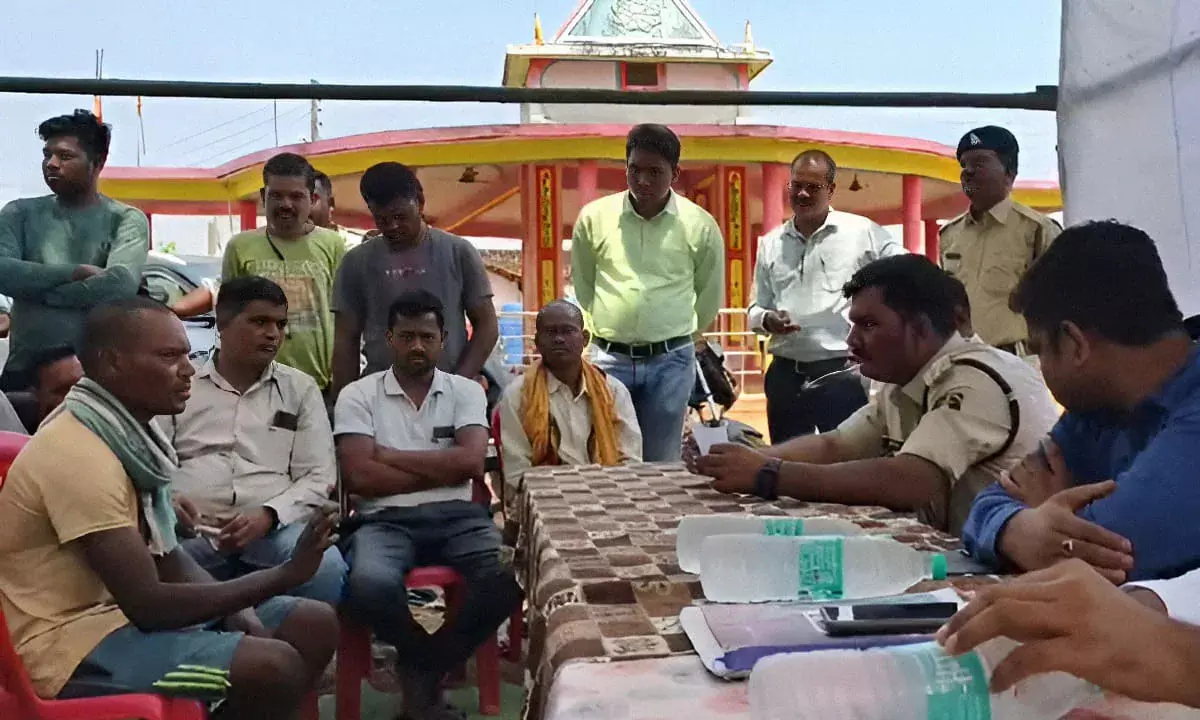 Suicide Case in Gariaband: छत्तीसगढ़ का एक गांव जहां 20 दिनों में 15 से ज्यादा लोग कर चुके खुदकुशी की कोशिश, तीन की मौत, अब देवी-देवताओं की पूजा कर रहे ग्रामीण…