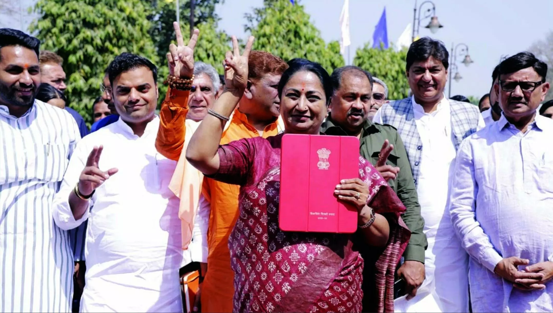 Delhi Budget 2025: दिल्ली का 1 लाख करोड़ का बजट, स्कूल, सड़क, पानी से लेकर महिलाओं तक, किसे क्या मिला, जानिए सबकुछ!