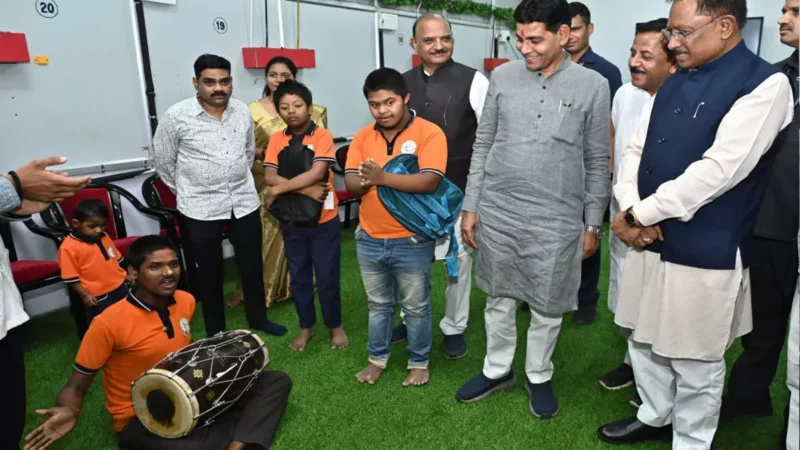 सीएम विष्णु देव साय ने किया मनोविकास केंद्र का अवलोकन, विशेष बच्चों से आत्मीय मुलाकात, कहा-यह मानवता की सच्ची सेवा…