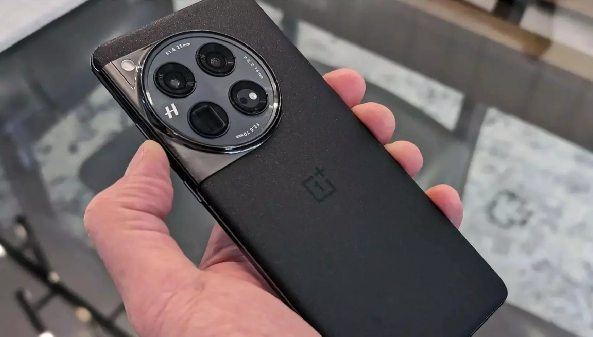 OnePlus 12 हुआ इतना सस्ता! Amazon पर ₹19,000 की छूट, जानें सभी ऑफर्स और स्पेसिफिकेशन्स