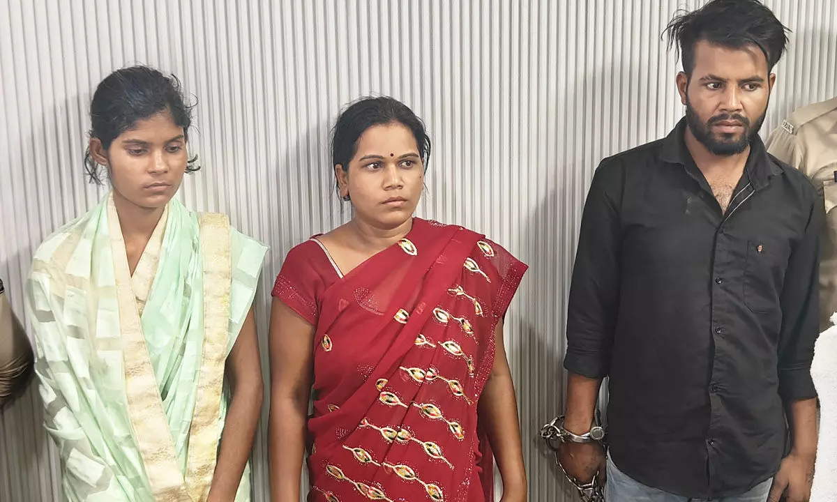 Balaudabajar News: 50 हजार में साैतेली मां ने बेटे का कर दिया सौदा, फिर जो कुछ हुआ वह रोंगटे खड़ा करने वाला