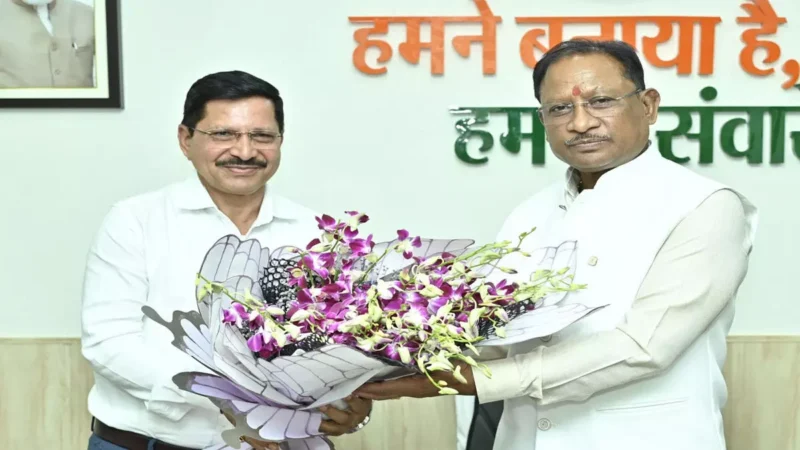 मुख्यमंत्री विष्णु देव साय से SECL के नवनियुक्त सीएमडी हरीश दुहन ने की भेंट