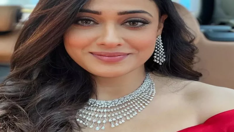 Shweta Tiwari Video: OMG! कैमरे के सामने ही श्वेता तिवारी ने बदल डाले कपड़े, फिर किया कुछ ऐसा! VIDEO देख फैंस की फटीं आंखें..