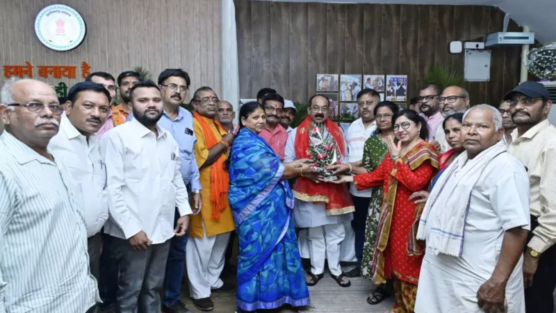 CG Employee News : अधिकारियों-कर्मचारियों को वर्षों से लंबित ग्रेच्युटी राशि का भुगतान… जीपीएफ, अवकाश, एरियर्स के भुगतान का खुला रास्ता