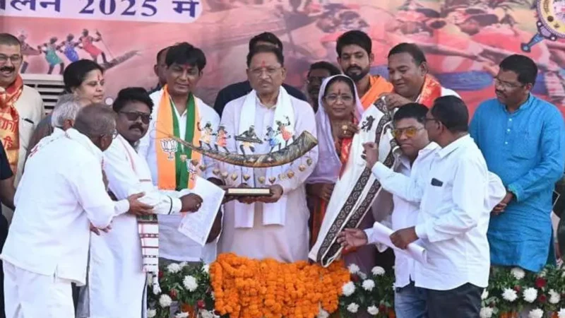 CM Vishnudeo Sai: मुख्यमंत्री खल्लारी में कंवर-पैंकरा समाज के महासभा में हुए शामिल, बोले-शिक्षा को अपनाए और नशे से दूर रहें…