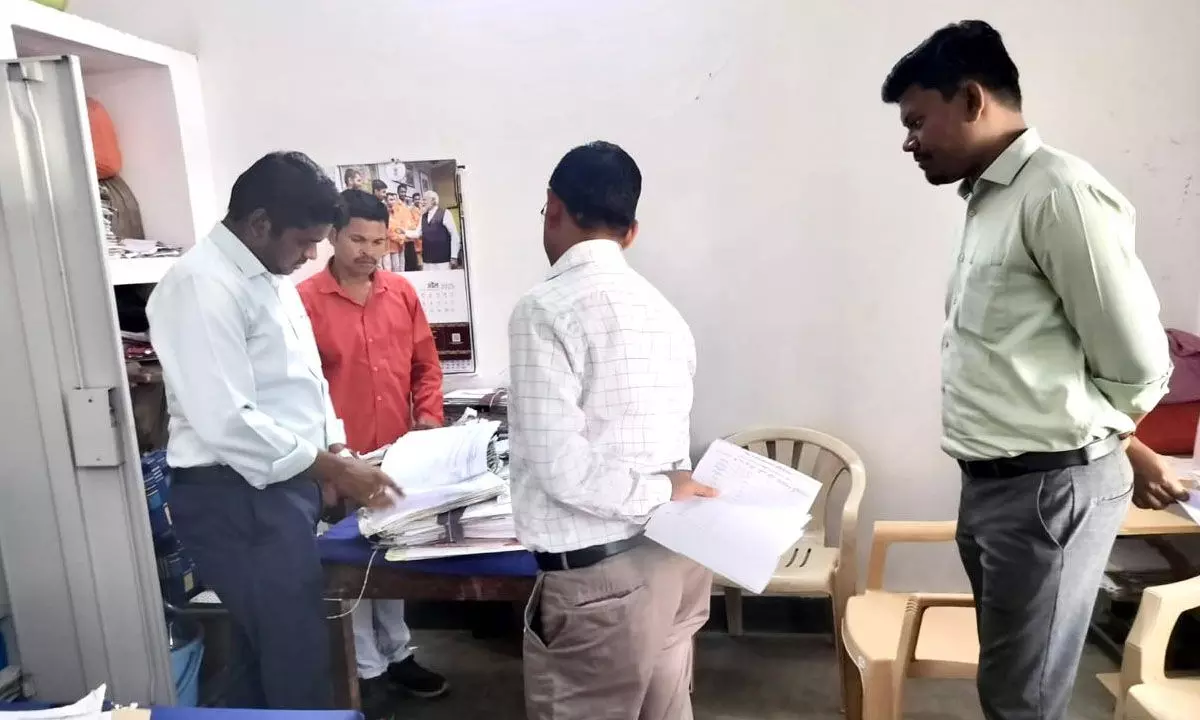 Jagdalpur News: एक्शन में कलेक्टर, नायब तहसीलदार को स्पष्टीकरण और रीडर को निलंबित करने के दिए निर्देश…